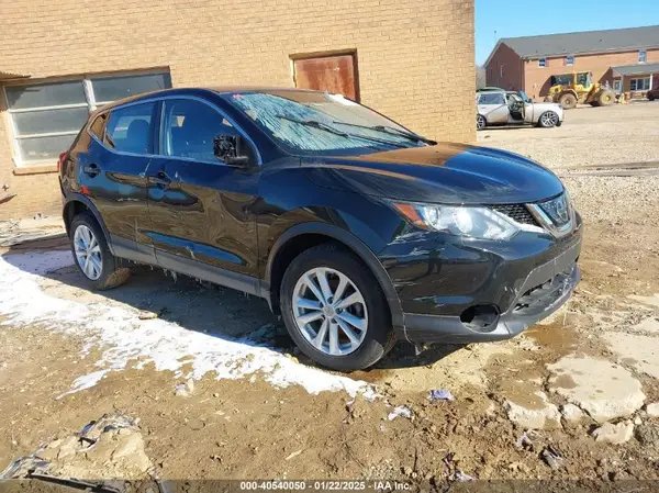 JN1BJ1CP0JW158120 2018 NISSAN ROGUE - Image 1