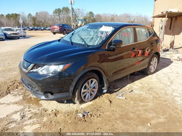 JN1BJ1CP0JW158120 2018 NISSAN ROGUE - Image 2