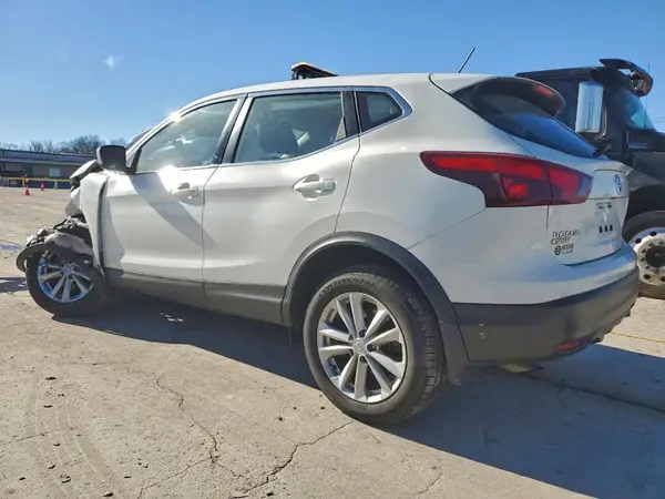 JN1BJ1CP0JW160644 2018 NISSAN ROGUE - Image 2