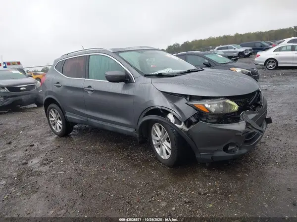JN1BJ1CP0JW187083 2018 NISSAN ROGUE - Image 1