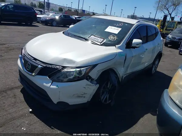 JN1BJ1CP0JW190856 2018 NISSAN ROGUE - Image 2
