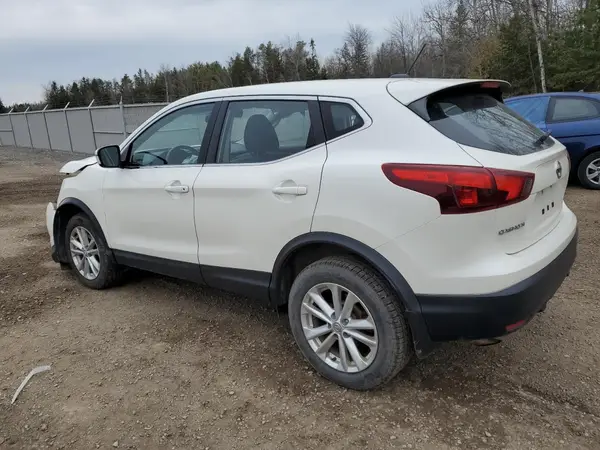 JN1BJ1CP0JW191814 2018 NISSAN ROGUE - Image 2