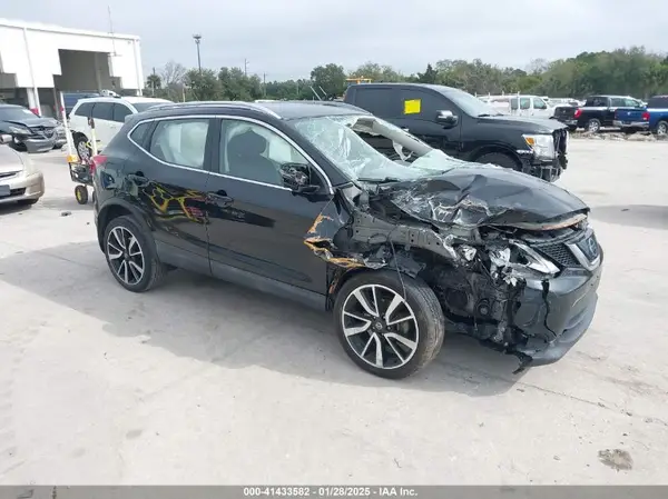 JN1BJ1CP0KW211786 2019 NISSAN ROGUE - Image 1