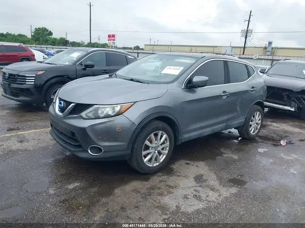 JN1BJ1CP1HW002971 2017 NISSAN ROGUE - Image 2