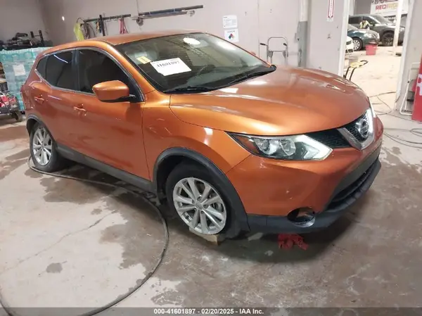 JN1BJ1CP1HW003778 2017 NISSAN ROGUE - Image 1