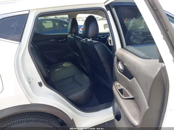 JN1BJ1CP1HW005000 2017 NISSAN ROGUE - Image 8