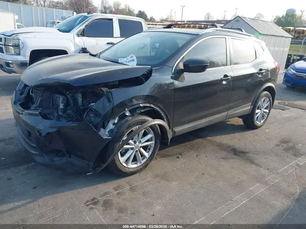 JN1BJ1CP1HW005496 2017 NISSAN ROGUE - Image 2