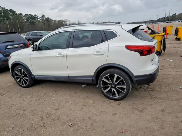 JN1BJ1CP1HW007202 2017 NISSAN ROGUE - Image 2
