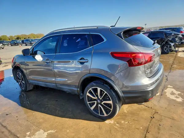 JN1BJ1CP1HW007443 2017 NISSAN ROGUE - Image 2