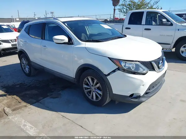 JN1BJ1CP1HW008155 2017 NISSAN ROGUE - Image 1