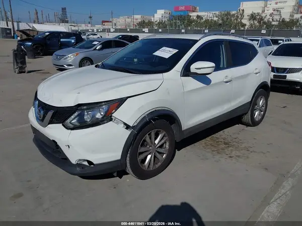 JN1BJ1CP1HW008155 2017 NISSAN ROGUE - Image 2