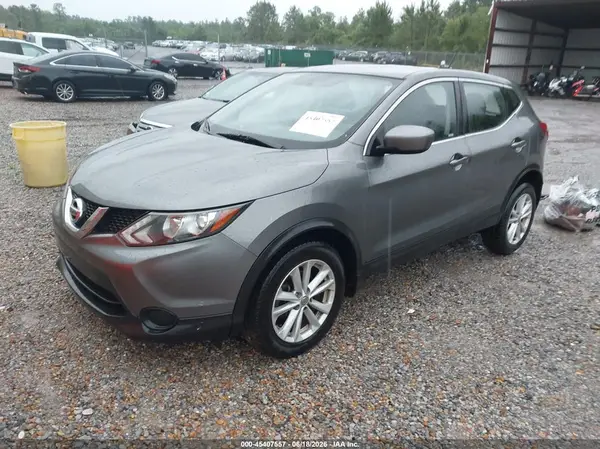 JN1BJ1CP1HW012352 2017 NISSAN ROGUE - Image 2