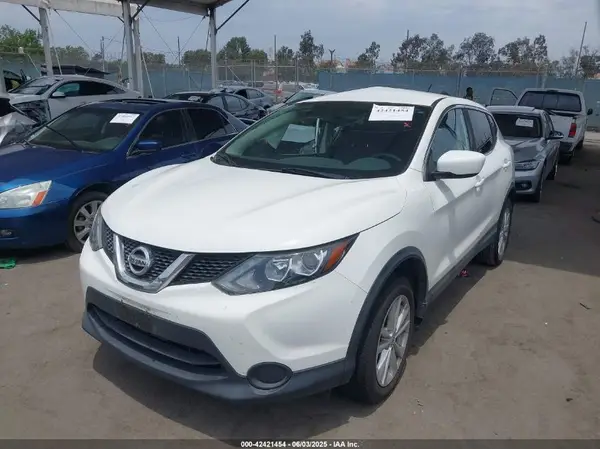 JN1BJ1CP1HW012917 2017 NISSAN ROGUE - Image 2