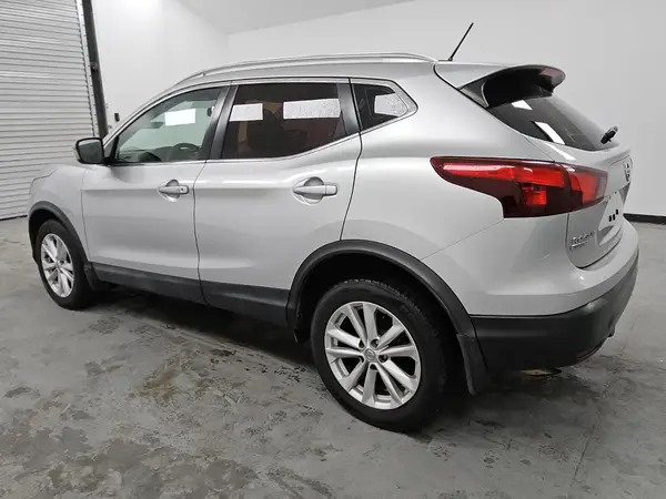 JN1BJ1CP1HW013873 2017 NISSAN ROGUE - Image 2