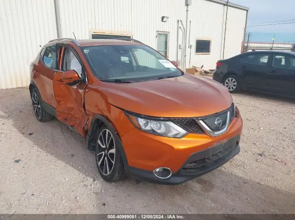 JN1BJ1CP1HW015753 2017 NISSAN ROGUE - Image 1