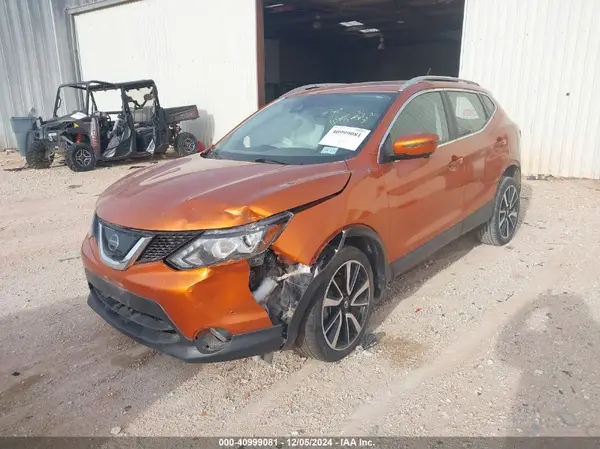 JN1BJ1CP1HW015753 2017 NISSAN ROGUE - Image 2