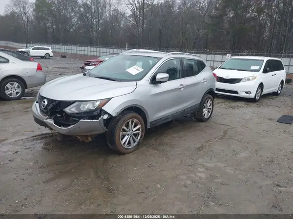 JN1BJ1CP1HW016840 2017 NISSAN ROGUE - Image 2