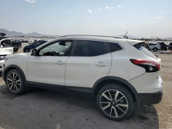 JN1BJ1CP1HW016997 2017 NISSAN ROGUE - Image 2