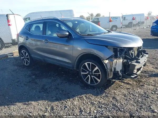 JN1BJ1CP1HW018040 2017 NISSAN ROGUE - Image 1