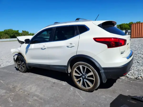JN1BJ1CP1HW018927 2017 NISSAN ROGUE - Image 2