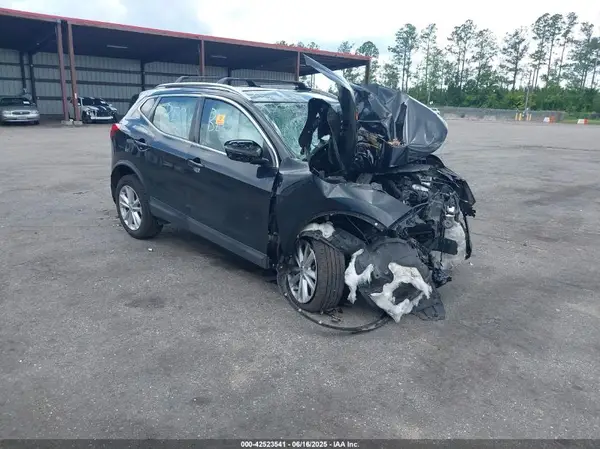 JN1BJ1CP1HW019978 2017 NISSAN ROGUE - Image 1