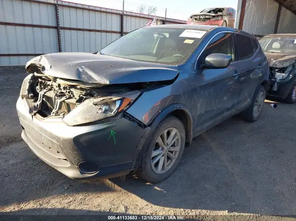 JN1BJ1CP1HW023738 2017 NISSAN ROGUE - Image 2