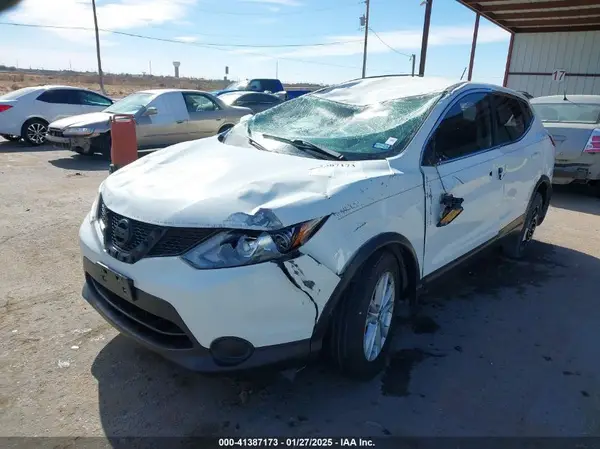 JN1BJ1CP1HW023903 2017 NISSAN ROGUE - Image 2