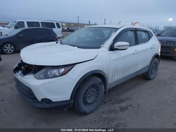 JN1BJ1CP1HW024758 2017 NISSAN ROGUE - Image 2