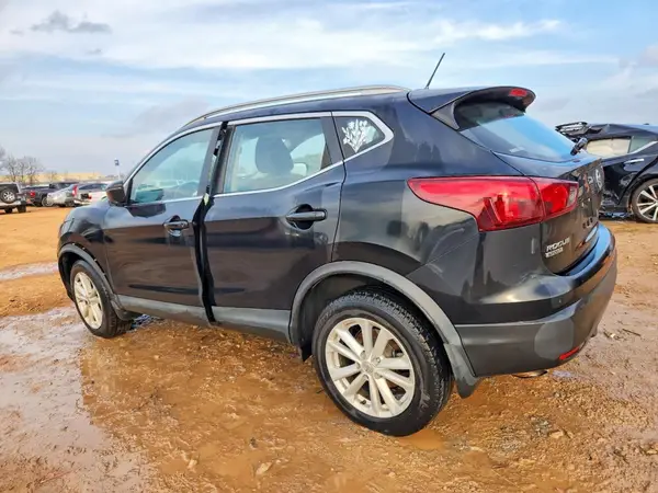JN1BJ1CP1HW025635 2017 NISSAN ROGUE - Image 2
