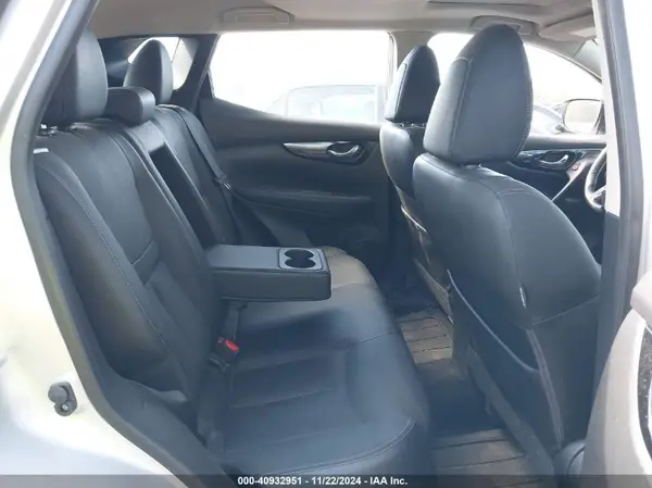 JN1BJ1CP1HW026218 2017 NISSAN ROGUE - Image 8