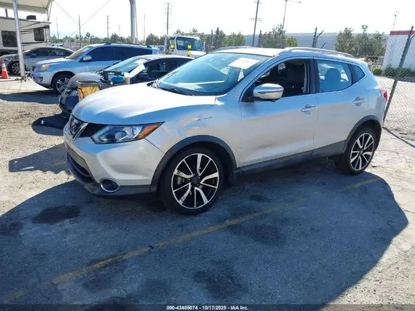 JN1BJ1CP1HW028342 2017 NISSAN ROGUE - Image 2