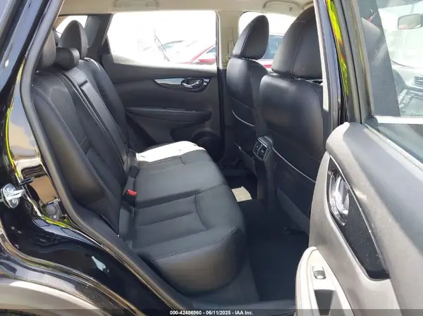 JN1BJ1CP1HW030091 2017 NISSAN ROGUE - Image 8