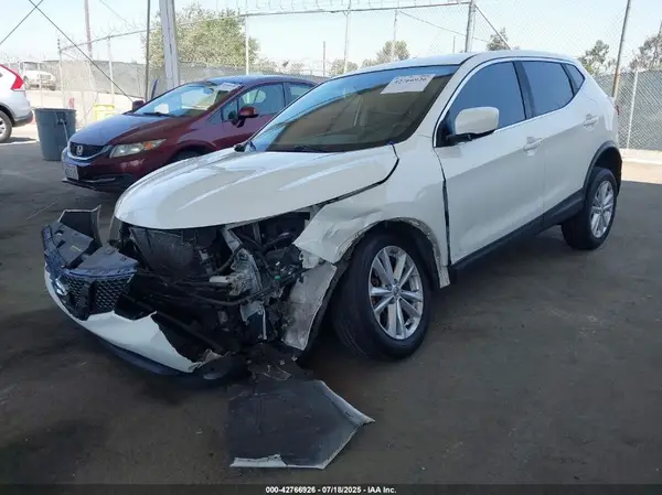 JN1BJ1CP1HW034092 2017 NISSAN ROGUE - Image 2