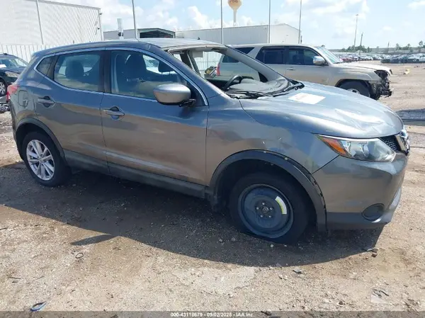 JN1BJ1CP1JW100534 2018 NISSAN ROGUE - Image 1