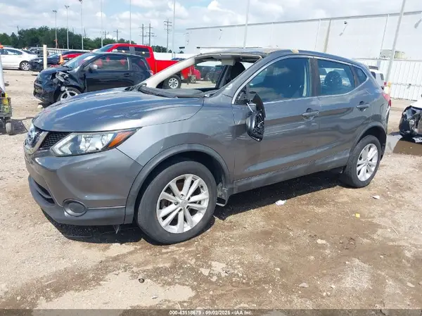 JN1BJ1CP1JW100534 2018 NISSAN ROGUE - Image 2