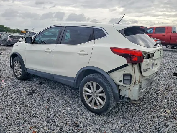 JN1BJ1CP1JW100906 2018 NISSAN ROGUE - Image 2