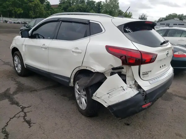 JN1BJ1CP1JW102753 2018 NISSAN ROGUE - Image 2