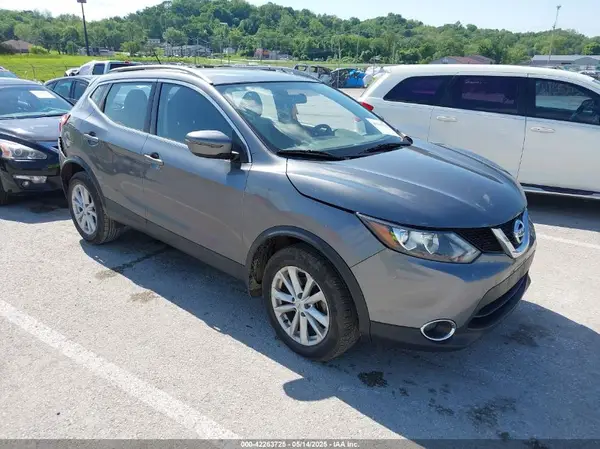JN1BJ1CP1JW105295 2018 NISSAN ROGUE - Image 1
