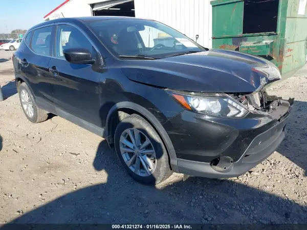 JN1BJ1CP1JW108049 2018 NISSAN ROGUE - Image 1