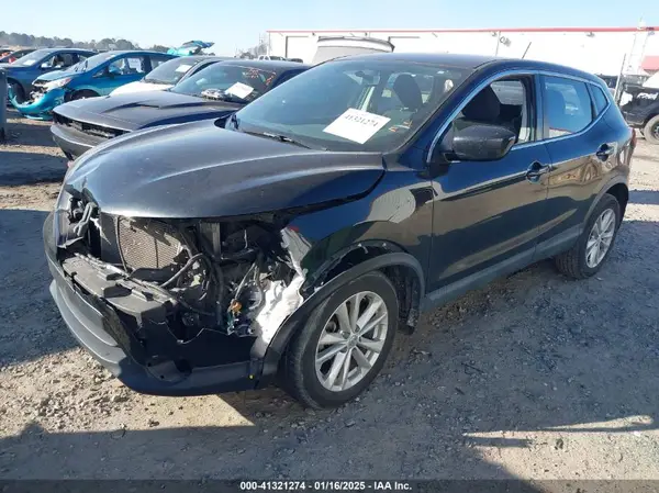 JN1BJ1CP1JW108049 2018 NISSAN ROGUE - Image 2