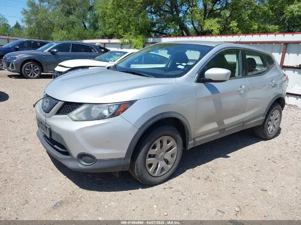 JN1BJ1CP1JW155386 2018 NISSAN ROGUE - Image 2