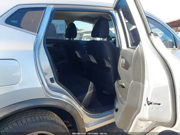 JN1BJ1CP1JW155579 2018 NISSAN ROGUE - Image 8