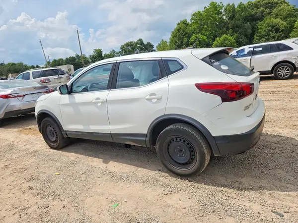 JN1BJ1CP1JW156747 2018 NISSAN ROGUE - Image 2