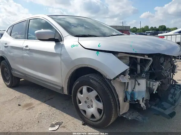 JN1BJ1CP1JW156876 2018 NISSAN ROGUE - Image 1