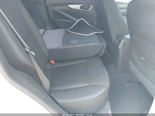 JN1BJ1CP1JW156876 2018 NISSAN ROGUE - Image 8