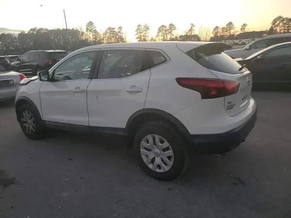 JN1BJ1CP1JW157347 2018 NISSAN ROGUE - Image 2