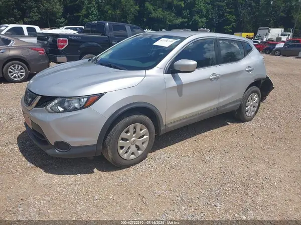 JN1BJ1CP1JW158904 2018 NISSAN ROGUE - Image 2