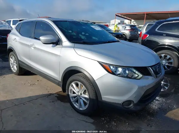 JN1BJ1CP1JW164072 2018 NISSAN ROGUE - Image 1
