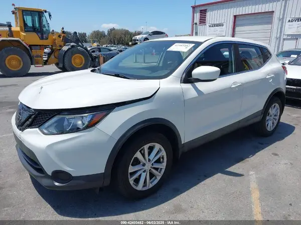 JN1BJ1CP1JW183494 2018 NISSAN ROGUE - Image 2
