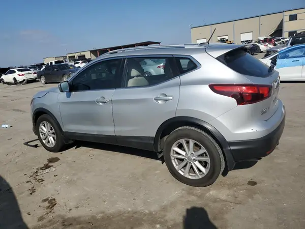 JN1BJ1CP1JW189487 2018 NISSAN ROGUE - Image 2